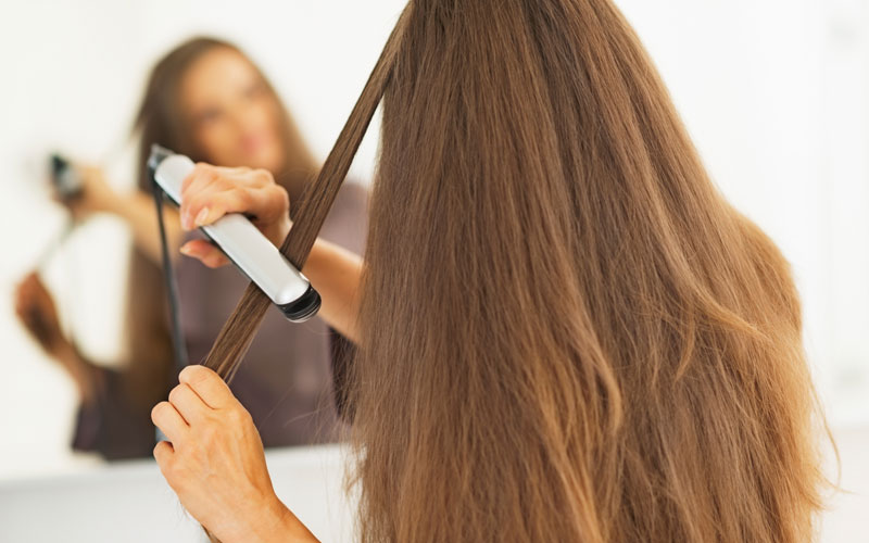 ۷ اشتباه رایج هنگام خشک کردن موها
