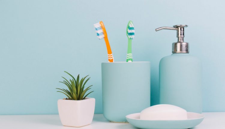 چه زمانی مسواک خود را عوض کنیم؟